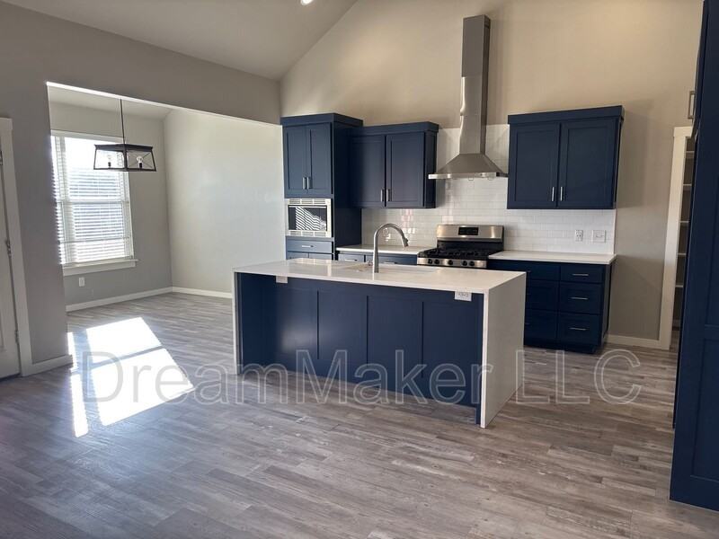 3118 Se 34th St - Photo 4 of 29