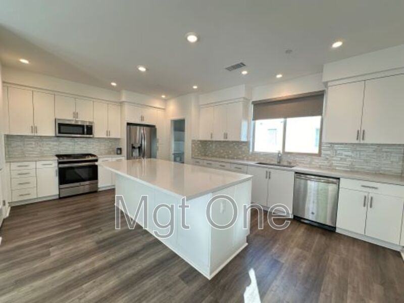 212 Placemark - Photo 2 of 26