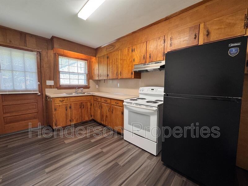 642 E Broad St #A2 - Photo 3 of 10