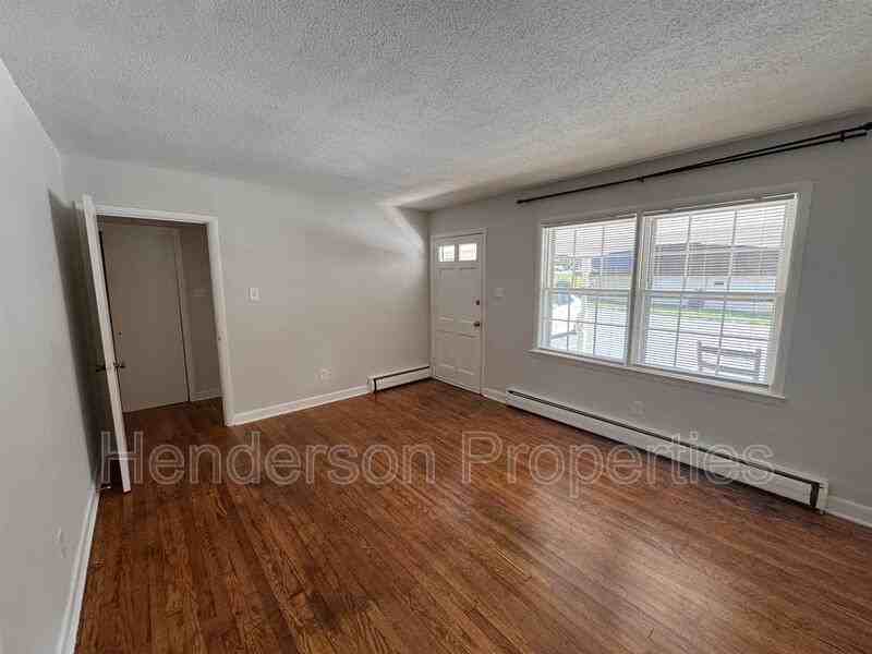 642 E Broad St #A2 - Photo 4 of 10