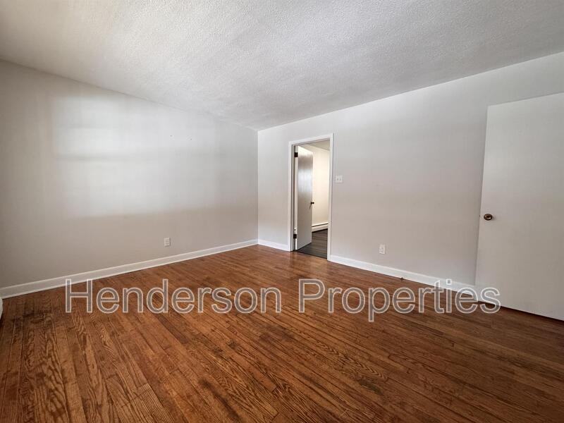 642 E Broad St #A2 - Photo 6 of 10
