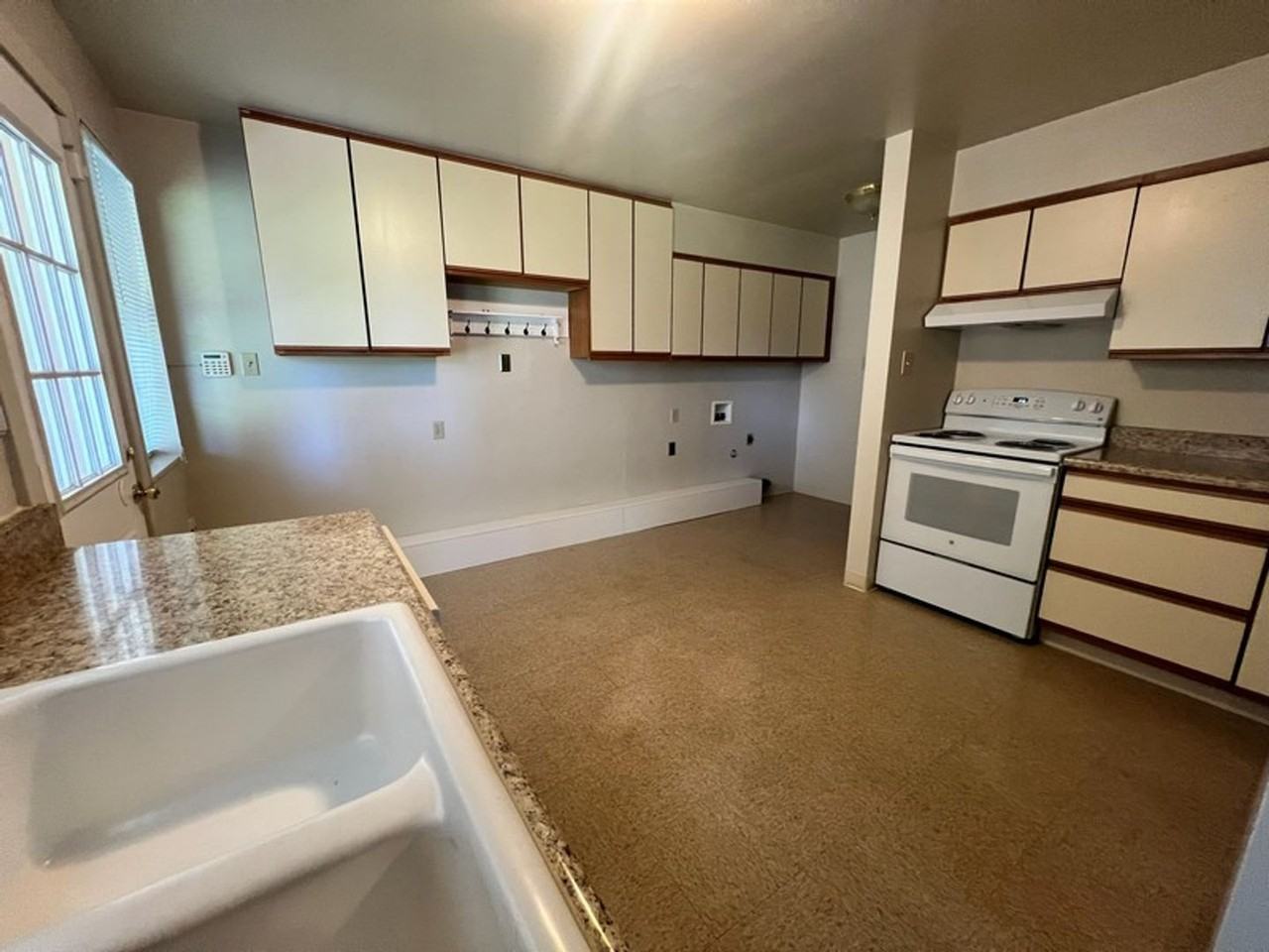 13625 Mount Olympus St - Photo 6 of 19