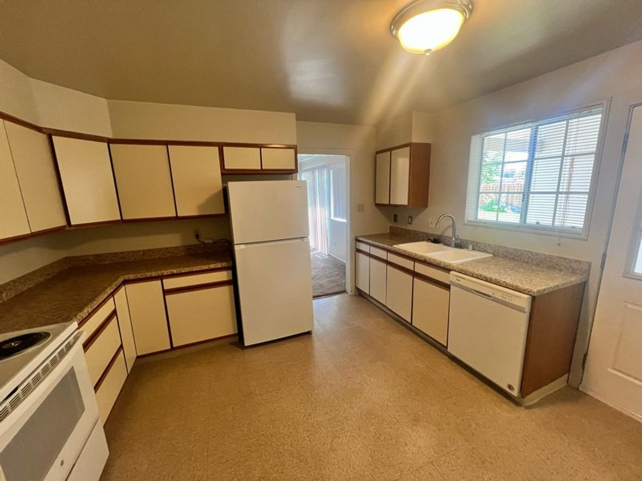 13625 Mount Olympus St - Photo 7 of 19