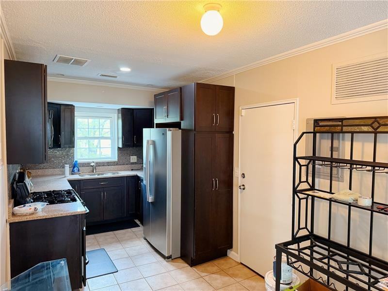 18 Lake Shore Ter #3 - Photo 2 of 12