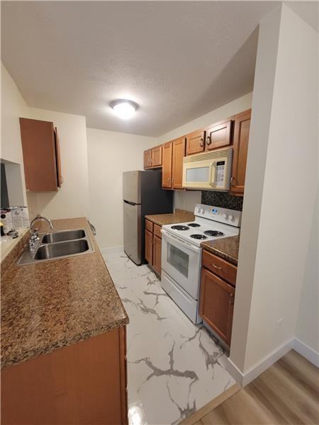 50 Woodland Hills Dr #8 - Photo 3 of 10