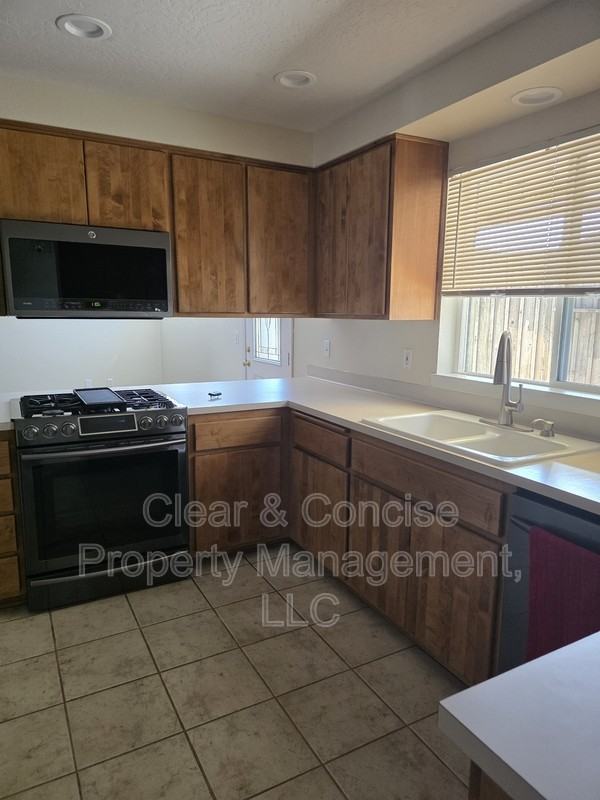 4206 Royal Ave - Photo 3 of 11