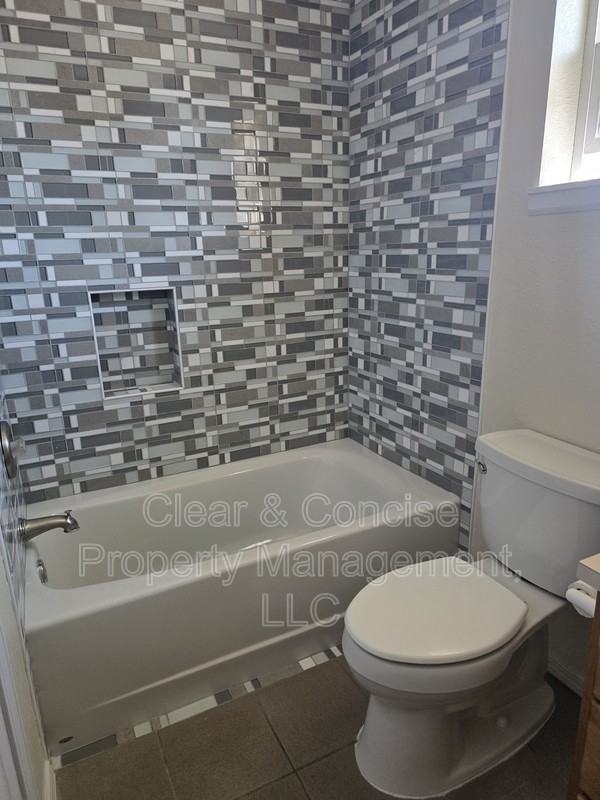 4206 Royal Ave - Photo 6 of 11