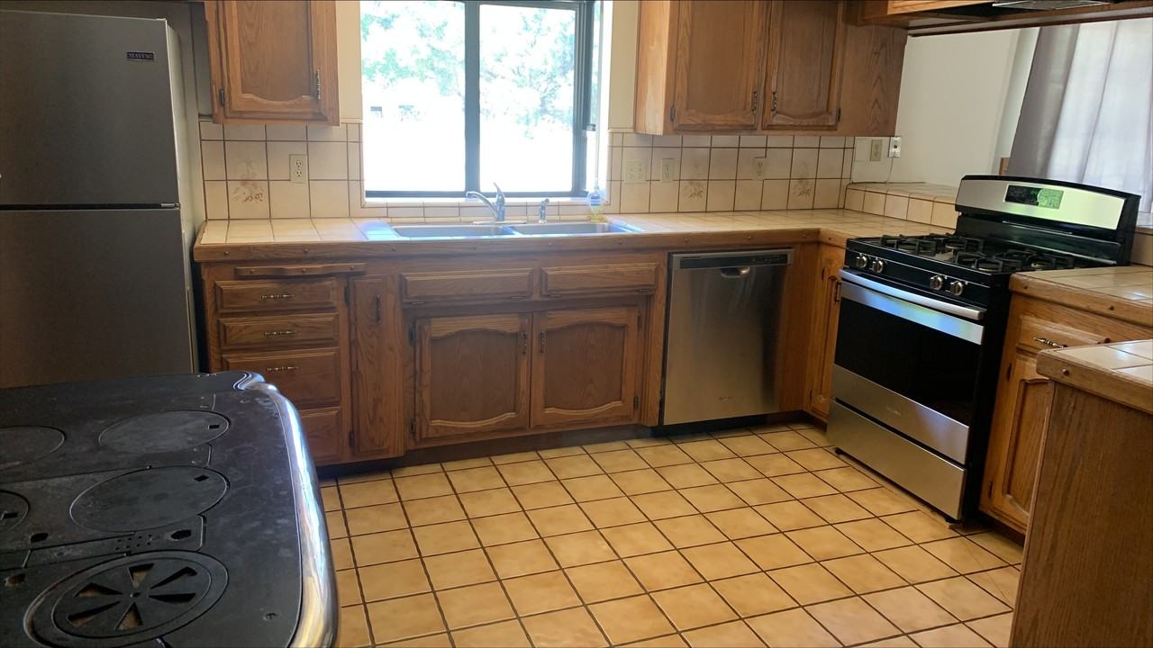 5892 Parkhill Road - Photo 4 of 16