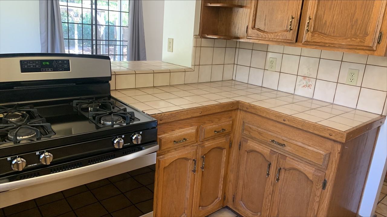 5892 Parkhill Road - Photo 5 of 16
