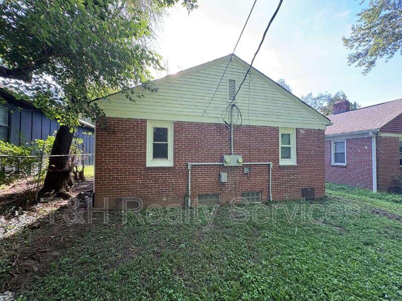 4348 Crittenden Ave - Photo 4 of 12