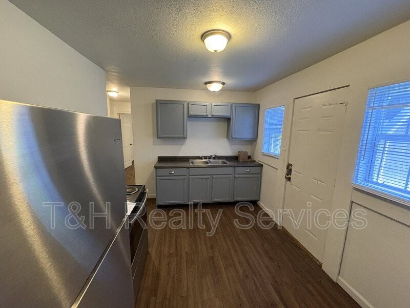 4348 Crittenden Ave - Photo 7 of 12