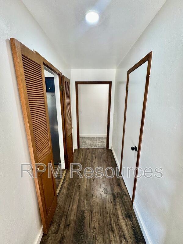 2820 Mcmillan Cir - Photo 6 of 33