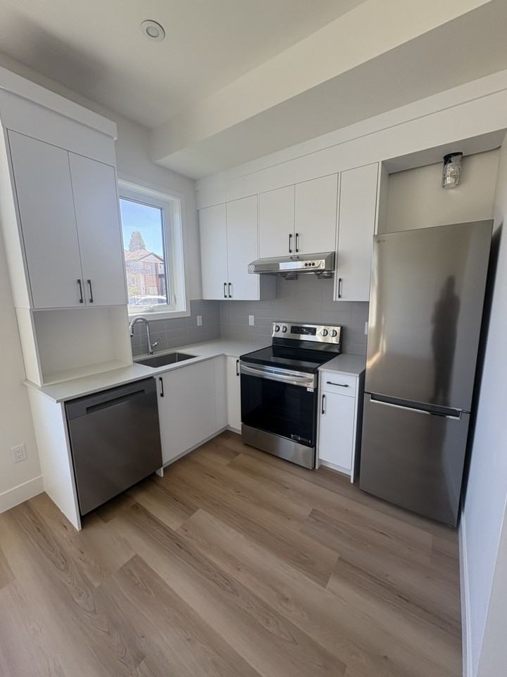 Seavale Rd - Photo 2 of 11
