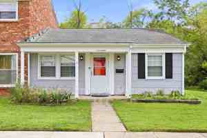 featured image of 17 Farragut Ct