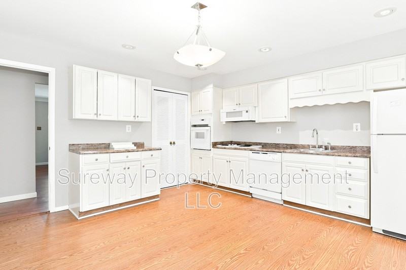 17 Farragut Ct - Photo 3 of 15
