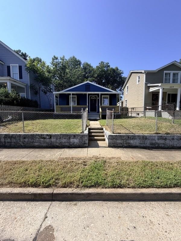 611 Hazelhurst Ave - Photo 2 of 11