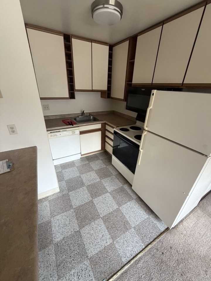 643 - Photo 2 of 16