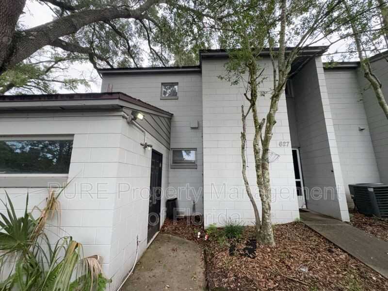 627 Ne 28th Ave - Photo 3 of 43