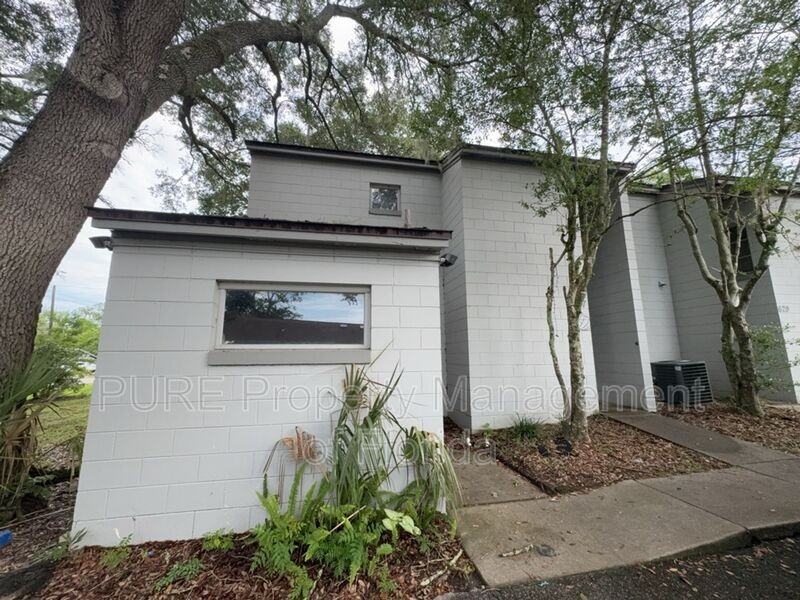627 Ne 28th Ave - Photo 4 of 43