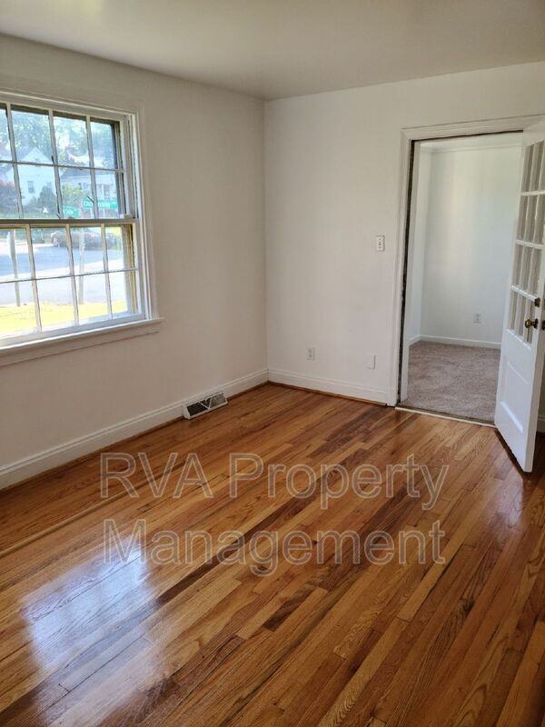 1915 Parlow Dr - Photo 5 of 6