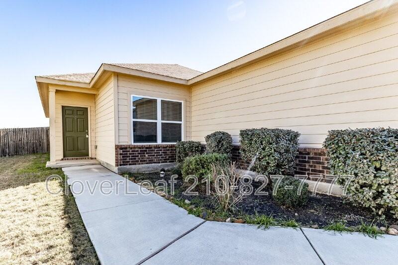 3022 Del Mar Way - Photo 4 of 32