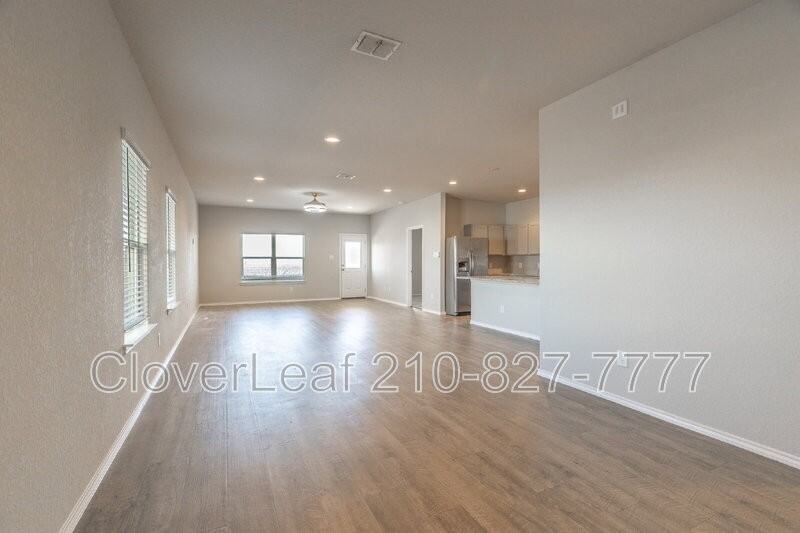 3022 Del Mar Way - Photo 6 of 32