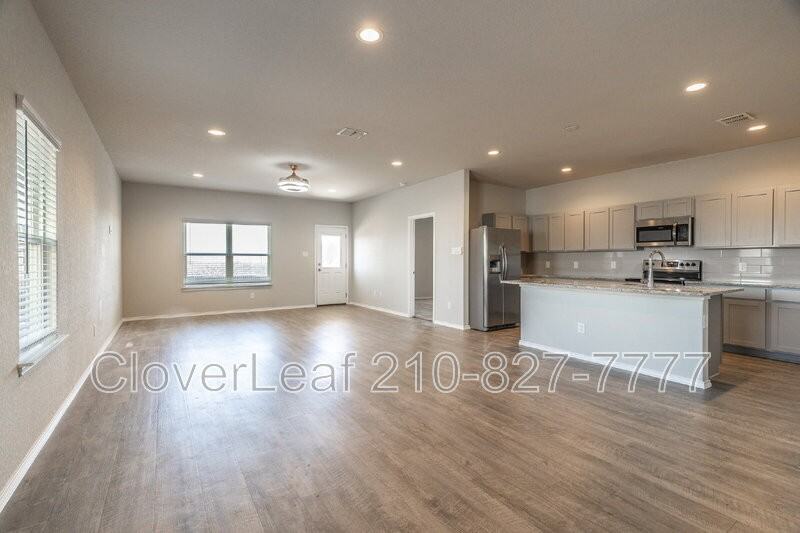 3022 Del Mar Way - Photo 7 of 32