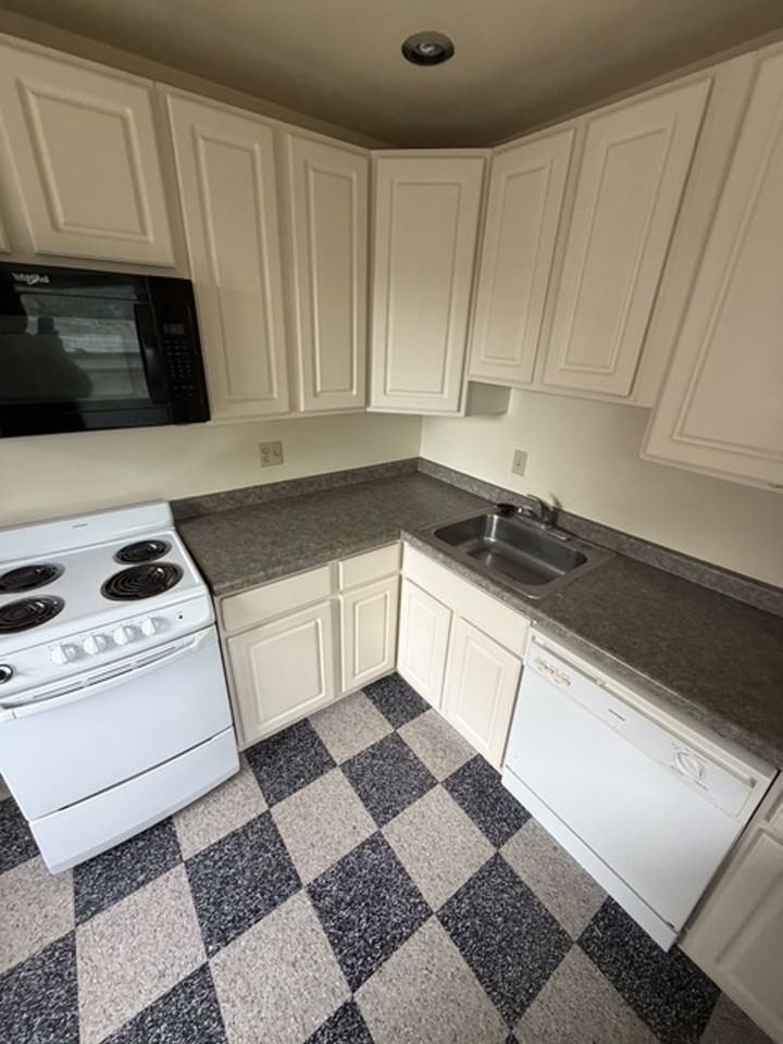 1135 - Photo 2 of 9