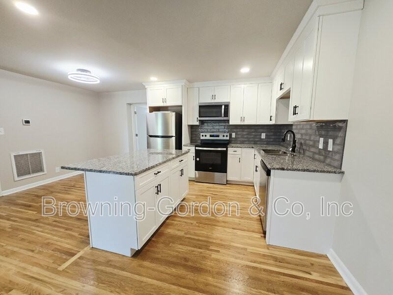 200 Moncrief Ave - Photo 4 of 20