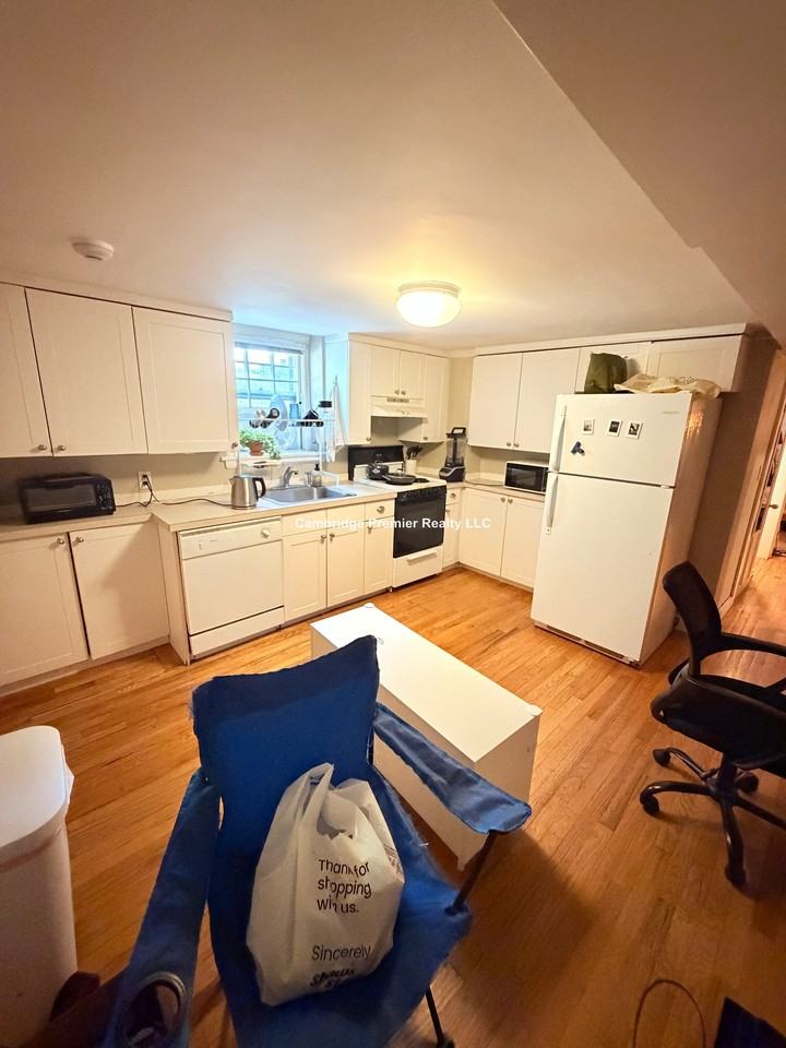 Shepard St #1 - Photo 4 of 15