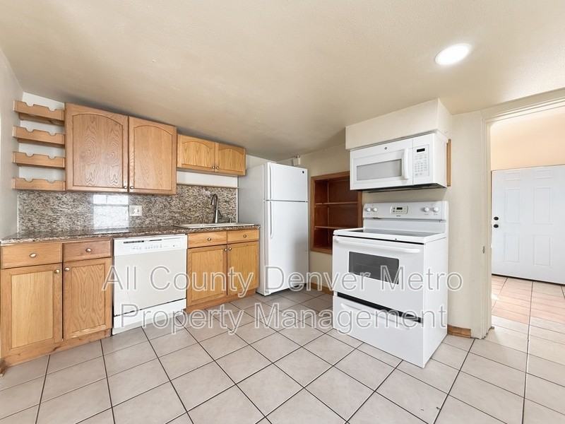 831 Elati St - Photo 6 of 16