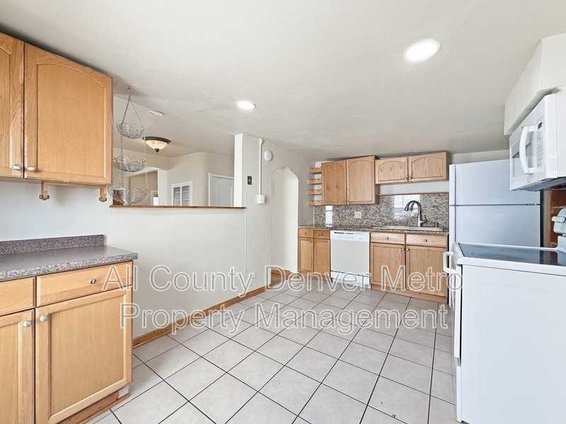 831 Elati St - Photo 7 of 16