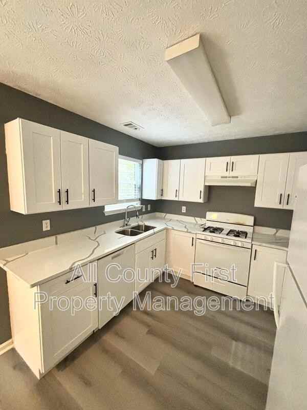 4504 Carriage Park Dr - Photo 5 of 26
