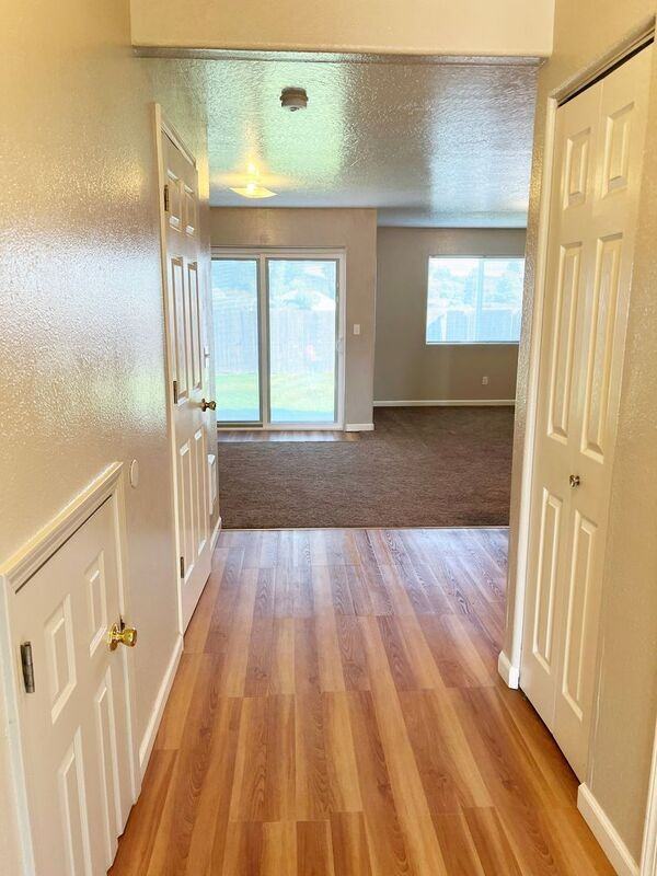 782 N Cloverleaf Loop - Photo 4 of 35