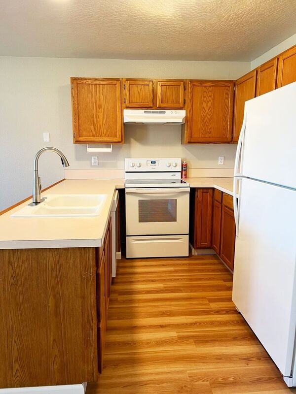 782 N Cloverleaf Loop - Photo 5 of 35
