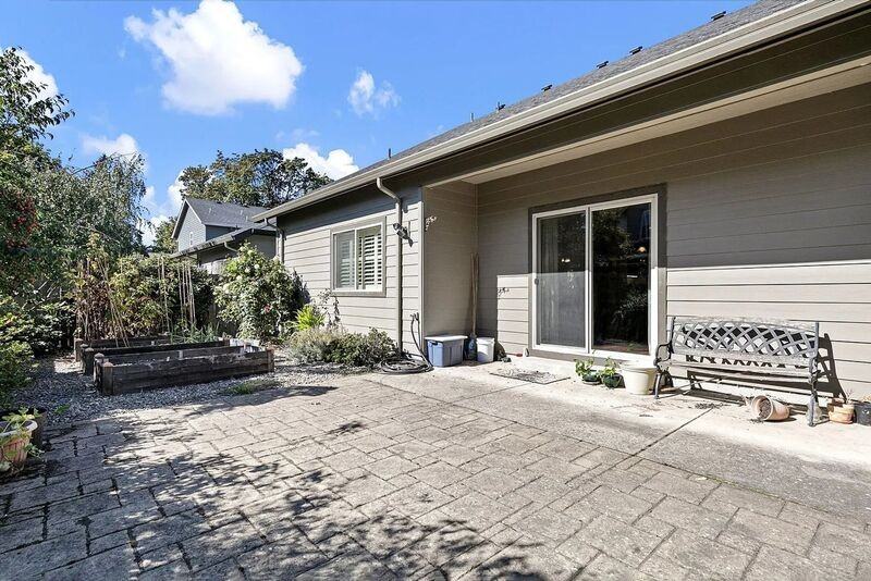 1633 Chasa St - Photo 7 of 46