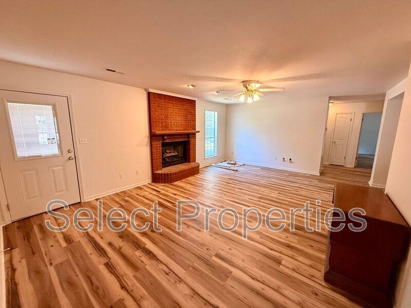 3108 Maplewood Ter - Photo 4 of 20