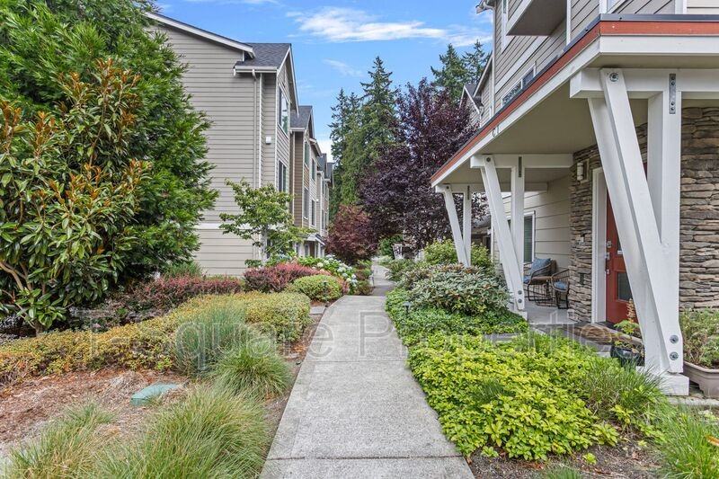 12925 3rd Ave Se #E5 - Photo 3 of 32
