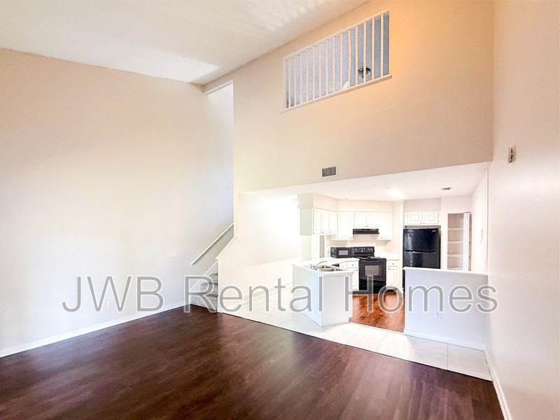 4553 Melissa Ct W - Photo 4 of 29