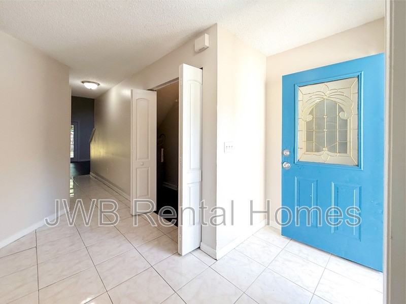 4553 Melissa Ct W - Photo 6 of 29
