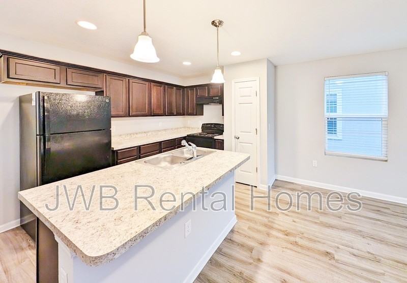 1295 Neva St - Photo 2 of 12