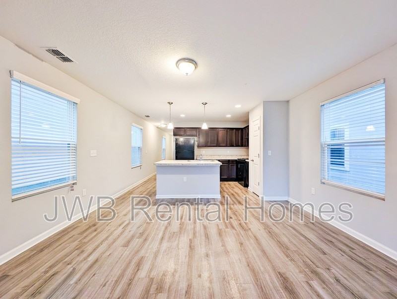 1295 Neva St - Photo 4 of 12