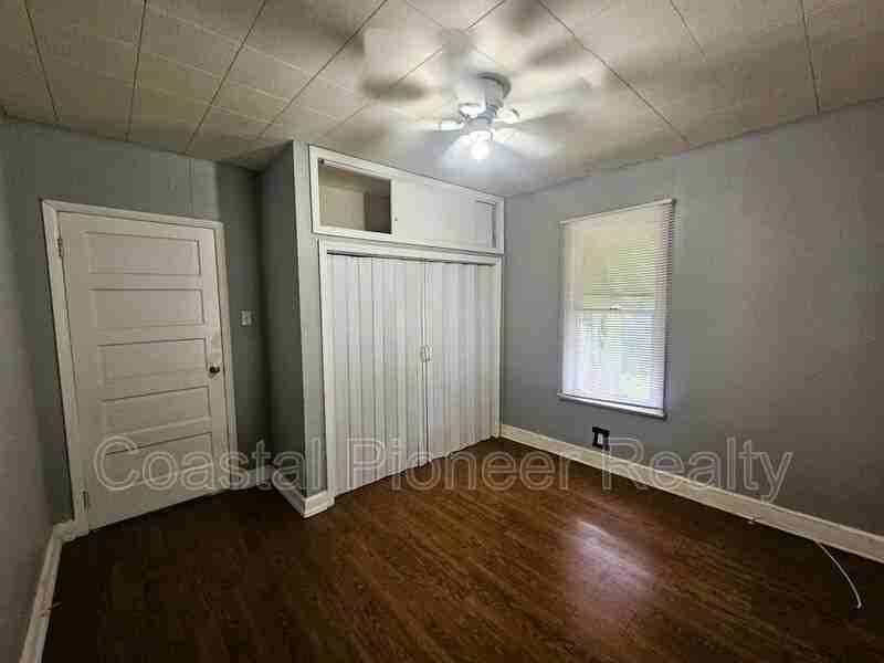 1212 E 32nd Ave - Photo 6 of 28