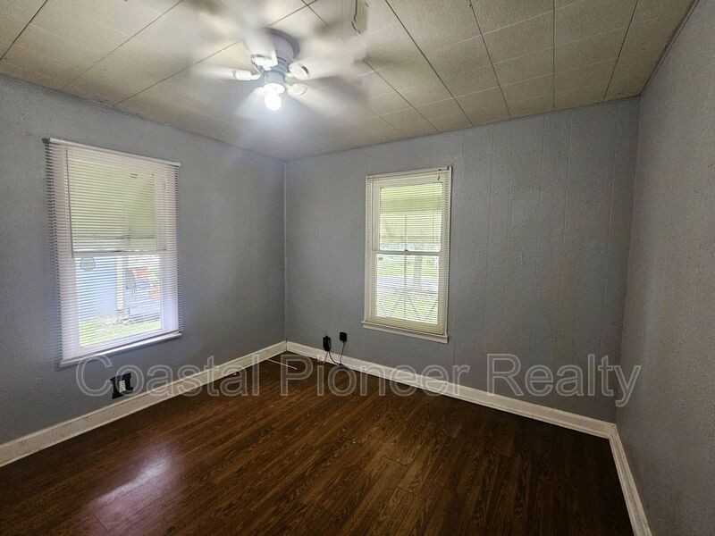 1212 E 32nd Ave - Photo 7 of 28