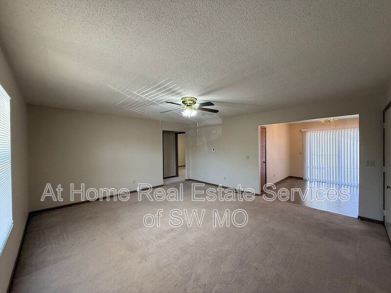 3394 S Moreland Ct Apt B - Photo 2 of 10