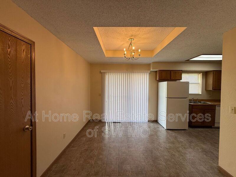 3394 S Moreland Ct Apt B - Photo 3 of 10