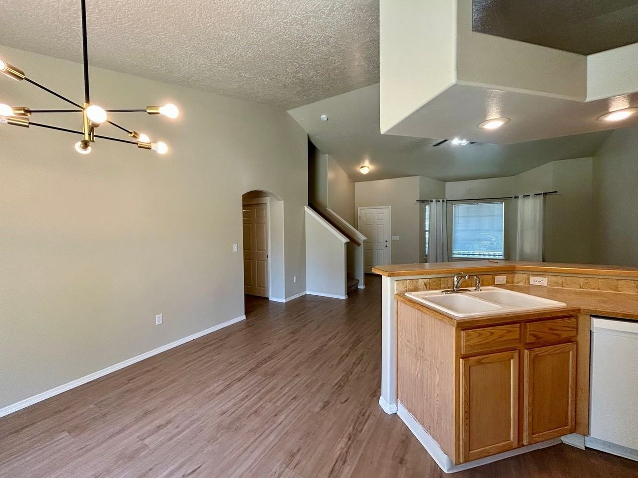 3341 N Maplestone Ave - Photo 6 of 26