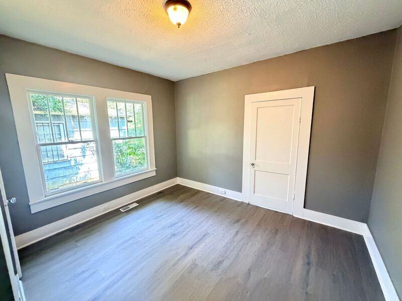 617 83rd Pl S - Photo 6 of 10