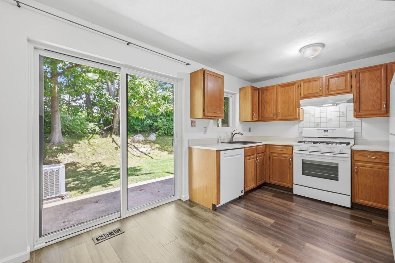 87 Sterling Lane #87 - Photo 4 of 16