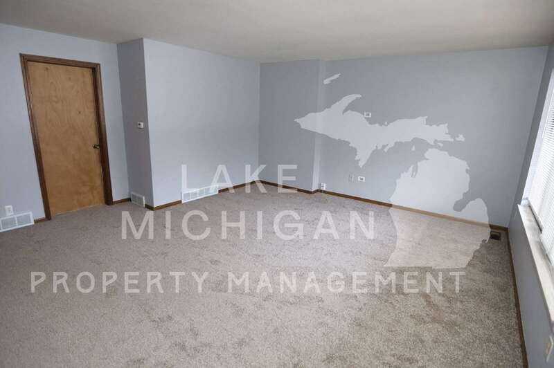 4833 Stauffer Ave Se - Photo 5 of 11
